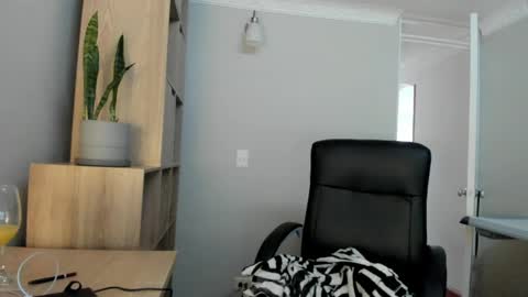 Snapshot of amanda_callum_ chatting on May 26, 3:30 pm Katha online show from May 26, 3:30 pm