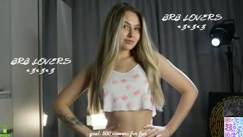 Snapshot of amanda_sayhey chatting on April 11, 7:45 am online show from April 11, 7:45 am