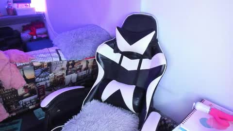 Liz online show from March 11, 4:18 am