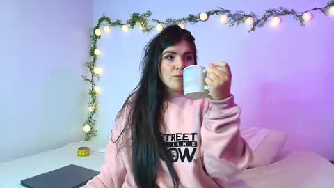 Snapshot of amara_vega chatting on April 19, 2:44 am Amara Vega online show from April 19, 2:44 am