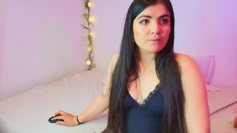 Snapshot of amara_vega chatting on April 21, 12:00 pm Amara Vega online show from April 21, 12:00 pm