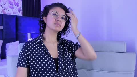 Snapshot of amarettho chatting on January 21, 1:32 pm Emily online show from January 21, 1:32 pm