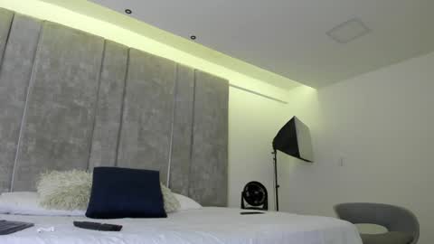 Snapshot of amarettho chatting on January 23, 10:43 am Emily online show from January 23, 10:43 am