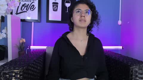 Snapshot of amarettho chatting on January 31, 2:39 pm Emily online show from January 31, 2:39 pm