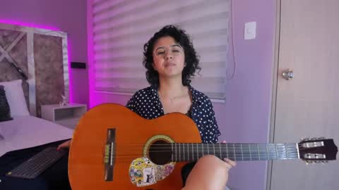 Snapshot of amarettho chatting on February 1, 5:37 pm Emily online show from February 1, 5:37 pm