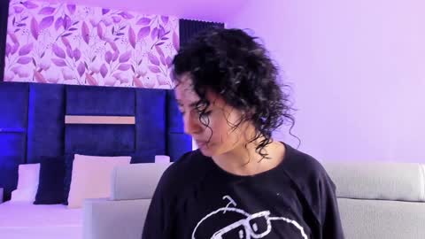 Snapshot of amarettho chatting on February 4, 10:43 am Emily online show from February 4, 10:43 am