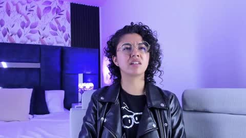 Snapshot of amarettho chatting on February 4, 1:48 pm Emily online show from February 4, 1:48 pm