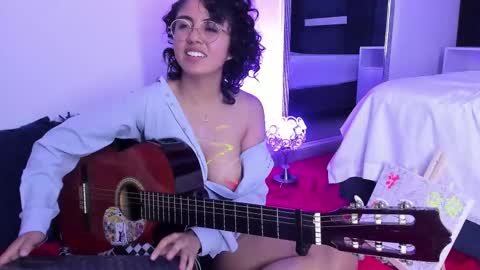 Snapshot of amarettho chatting on February 13, 5:44 pm Emily online show from February 13, 5:44 pm