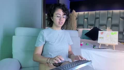 Snapshot of amarettho chatting on February 15, 1:49 pm Emily online show from February 15, 1:49 pm