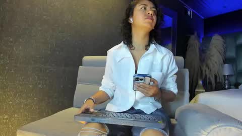 Snapshot of amarettho chatting on October 8, 11:19 am Emily online show from October 8, 11:19 am