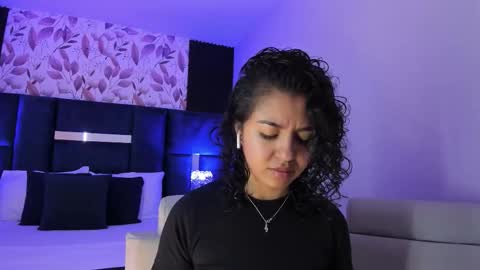 Snapshot of amarettho chatting on October 15, 11:10 am Emily online show from October 15, 11:10 am