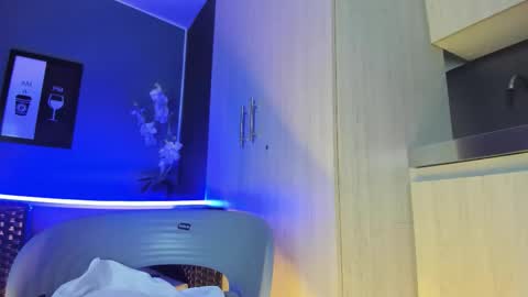 Snapshot of amarettho chatting on October 22, 12:16 pm Emily online show from October 22, 12:16 pm