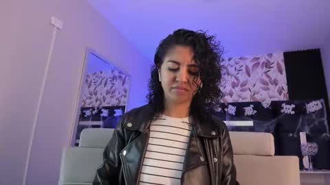 Snapshot of amarettho chatting on October 27, 12:20 pm Emily online show from October 27, 12:20 pm