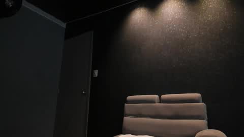 Snapshot of amarettho chatting on November 19, 11:32 am Emily online show from November 19, 11:32 am