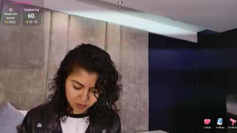 Snapshot of amarettho chatting on November 24, 11:32 am Emily online show from November 24, 11:32 am