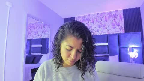 Snapshot of amarettho chatting on December 4, 12:25 pm Emily online show from December 4, 12:25 pm