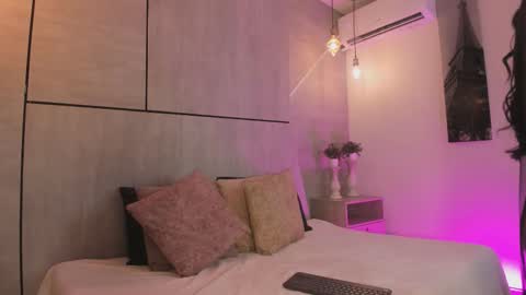 Snapshot of amatiista_12 chatting on February 7, 7:50 pm A M A T I S T A online show from February 7, 7:50 pm