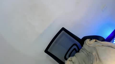 Annika 25yrs old online show from March 11, 1:37 am