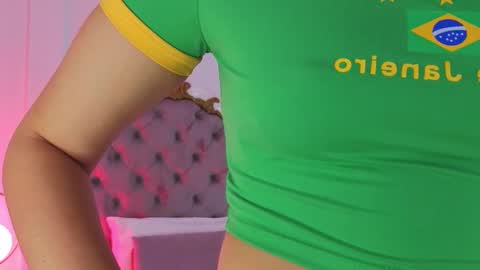 Snapshot of ambar_adamss chatting on November 23, 11:10 am Sara online show from November 23, 11:10 am