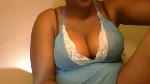 Snapshot of ambar_jasiri chatting on January 6, 7:24 pm Mia online show from January 6, 7:24 pm