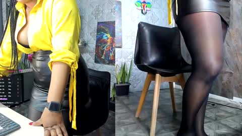 Snapshot of ambar_rose2 chatting on December 17, 10:12 am ambar rose2 online show from December 17, 10:12 am