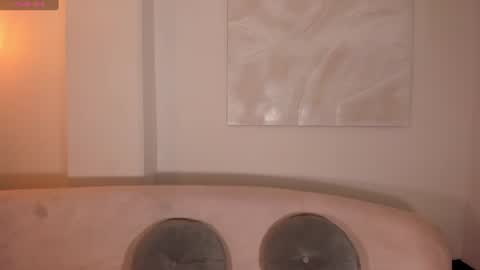 Snapshot of ambarjames_ chatting on June 29, 11:32 am Ambar online show from June 29, 11:32 am