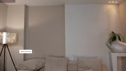 Snapshot of ambarjames_ chatting on July 3, 10:54 am Ambar online show from July 3, 10:54 am