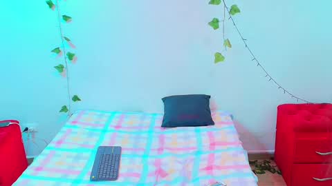 Snapshot of ambel_rose chatting on March 2, 3:45 am ambel_rose online show from March 2, 3:45 am