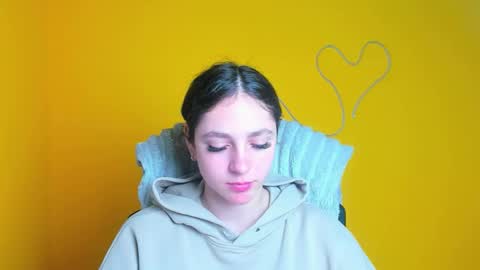 Snapshot of amber__r chatting on April 10, 11:15 am Amber online show from April 10, 11:15 am