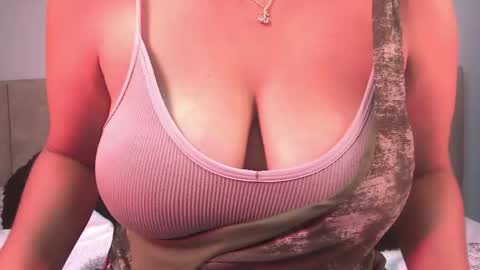 Snapshot of amber_demons chatting on April 1, 10:40 pm Amber Demons online show from April 1, 10:40 pm