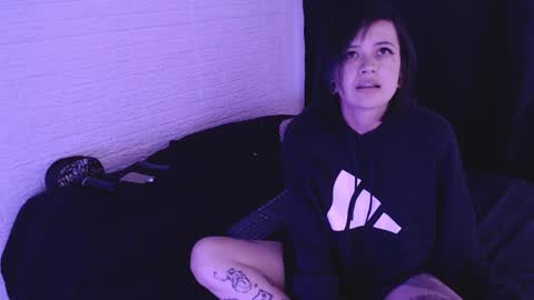 Snapshot of amber_rouss chatting on December 11, 2:30 am ROUSS online show from December 11, 2:30 am