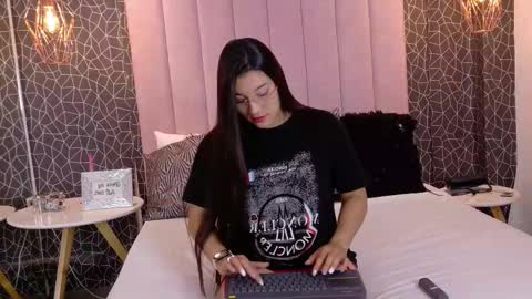 Snapshot of amberfiori_ chatting on November 24, 12:49 pm Amber online show from November 24, 12:49 pm