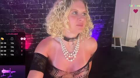 Snapshot of amberjade_aj chatting on July 8, 12:37 am Amber Jade online show from July 8, 12:37 am