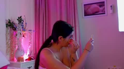 Snapshot of amberseyes chatting on May 11, 5:24 am Amberseyes online show from May 11, 5:24 am