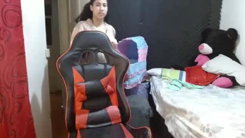 ambersweettie198098 online show from May 23, 3:05 pm