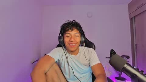 Snapshot of amdrix21 chatting on February 14, 5:19 am Amdrix online show from February 14, 5:19 am