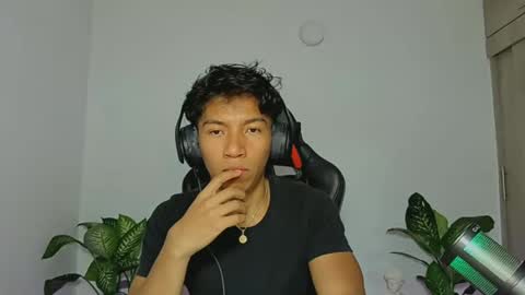 Snapshot of amdrix21 chatting on February 16, 3:37 am Amdrix online show from February 16, 3:37 am