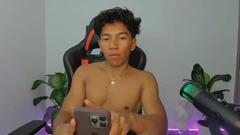 Snapshot of amdrix21 chatting on February 16, 6:43 am Amdrix online show from February 16, 6:43 am