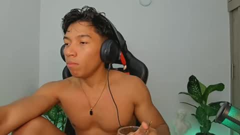 Snapshot of amdrix21 chatting on February 17, 4:53 am Amdrix online show from February 17, 4:53 am