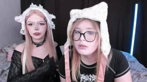 Snapshot of amelia__miller chatting on February 23, 10:42 pm Amelia online show from February 23, 10:42 pm