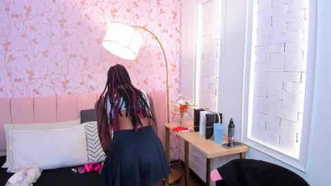 Amelia Adams online show from February 17, 7:10 pm