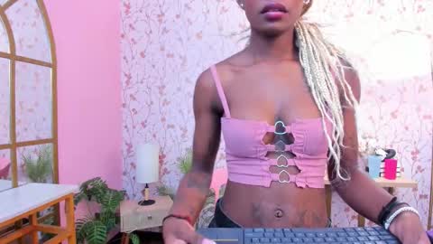 Amelia Adams online show from September 18, 7:05 pm