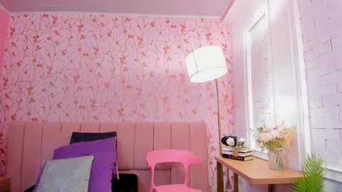 Amelia Adams online show from October 12, 12:15 pm