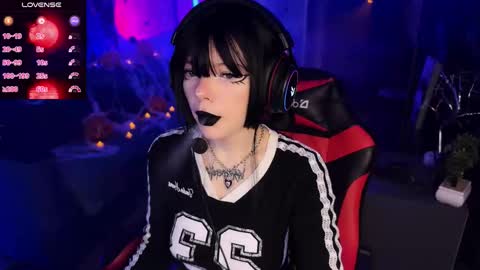 Amelia Aley  online show from October 26, 10:21 am