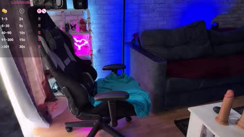 Snapshot of amelia_aley_ chatting on March 18, 10:18 am Amelia Aley online show from March 18, 10:18 am