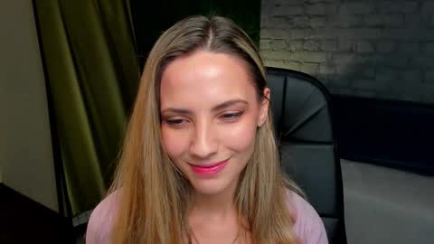 Snapshot of amelia_meili chatting on November 27, 12:51 pm amelia_meili online show from November 27, 12:51 pm