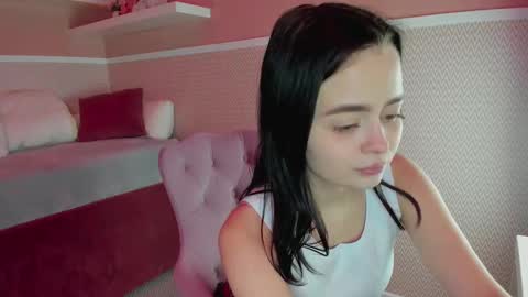 Snapshot of ameliaa_sweetie chatting on December 17, 12:00 pm Linda online show from December 17, 12:00 pm