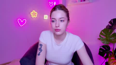 Snapshot of ameliacarterr chatting on April 6, 2:42 am Amelia online show from April 6, 2:42 am