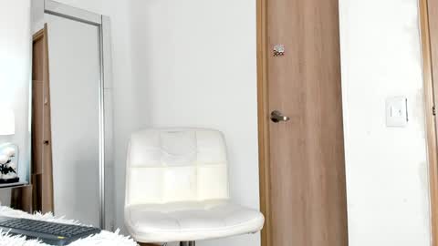 Snapshot of ameliajones_1 chatting on December 4, 1:53 pm Ameliajones online show from December 4, 1:53 pm