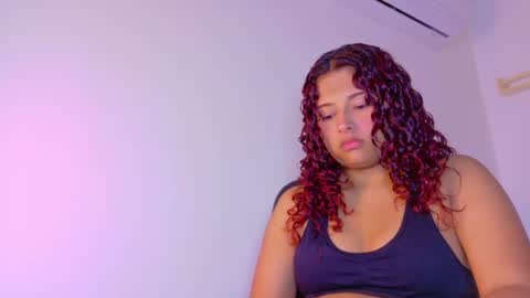 Snapshot of amelialaurent_ chatting on June 17, 7:26 pm amelialaurent_ online show from June 17, 7:26 pm